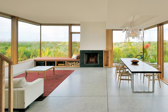 House in Frogs Hollow by Williamson Chong Architects