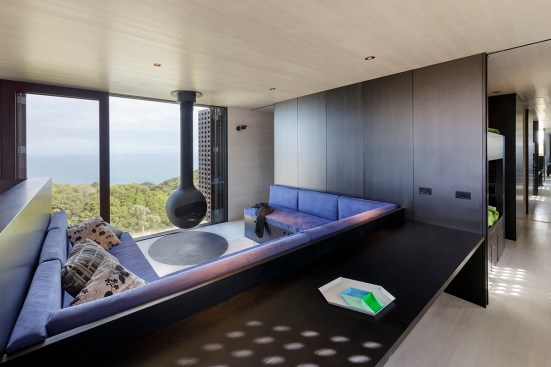 Moonlight Cabin by Jackson Clements Burrows Architects