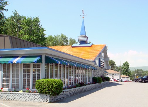 The last remaining Howard Johnson's location, in Lake George, N.Y. (2003).