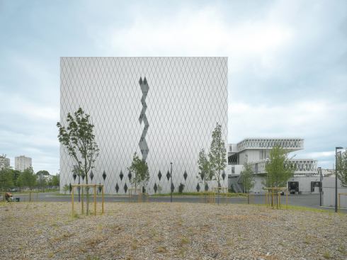 Seen from the north, the 10-story storage wing is covered in aluminum panels. 