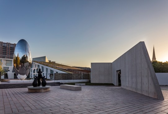 View of The Brown Foundation, Inc. Plaza by Nevins & Benito Landscape Architecture, D.P.C. from the Lillie and Hugh Roy Cullen Sculpture Garden. Cloud Column (1998–2006) by Anish Kapoor, rear; and Bird (Oiseau) (1968) by Joan Miró, foreground.