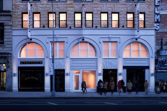 PRO worked with Gachot Studios to design this new flagship store for Glossier, a skincare and beauty company. Located in the Soho neighborhood of Manhattan, the 5,500-square-foot project emphasizes community. 