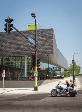 The library is located on Hennepin Avenue, one of the longest thoroughfares in Minneapolis. It is sited between a landscaped pedestrian mall and a bustling transit hub, making for lots of foot traffic.