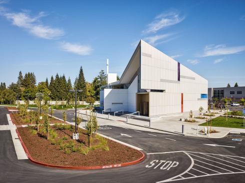 Fung describes the siting for the chapel as addressing two different approaches: "One is the formal approach from the street and the other is from the school, for students coming toward the chapel."