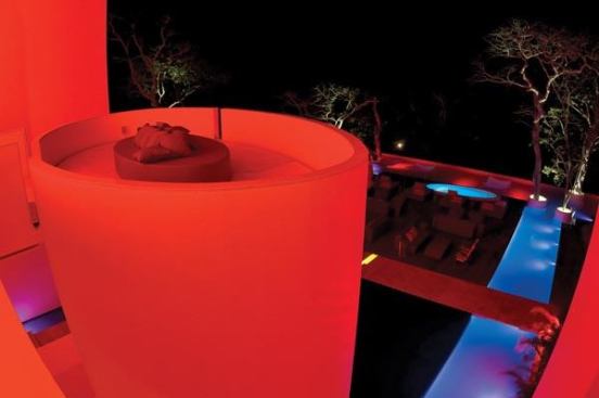 At night, bold washes of color transform the hotel’s architecture into an otherworldly experience.