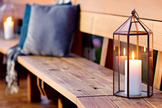 Natural wood decking, such as Humboldt Redwood, features unparalleled ease of building whereby general carpentry and woodworking skills are all that is required.