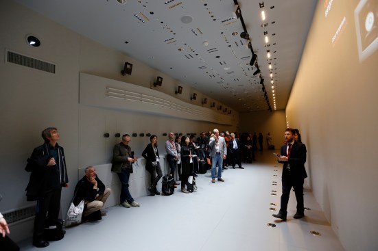 A member of the iGuzzini team shows visitors one of the luminaire demonstrations during the Light Experience program during Light+Building 2016.
