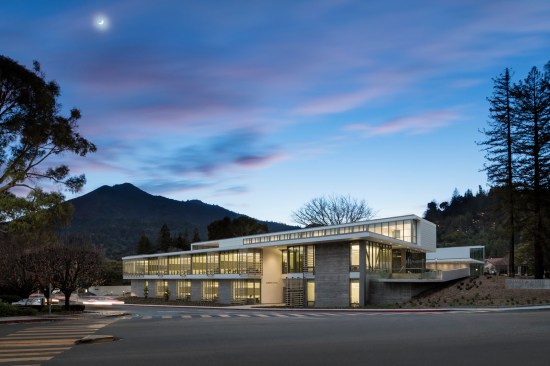 College of Marin, Kentfield, California
Architects - Mark Cavagnero Associates / TLCD