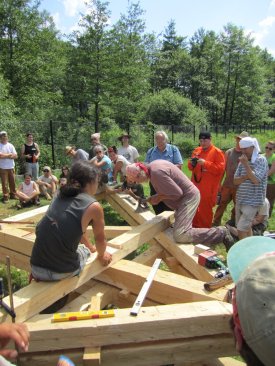 A Handshouse Studio roof truss demonstration in Poland