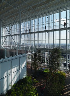 Penthouse-level public garden, restaurant, and gallery