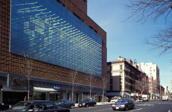 Dichroic Light Field, New York, (1994–95) The dichroic glass fins projecting from the façade react with available light.