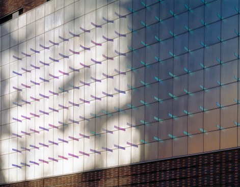 Dichroic Light Field, New York, (1994–95) Ever-changing lighting conditions create a variety of colors and shadow variations on the artwork.