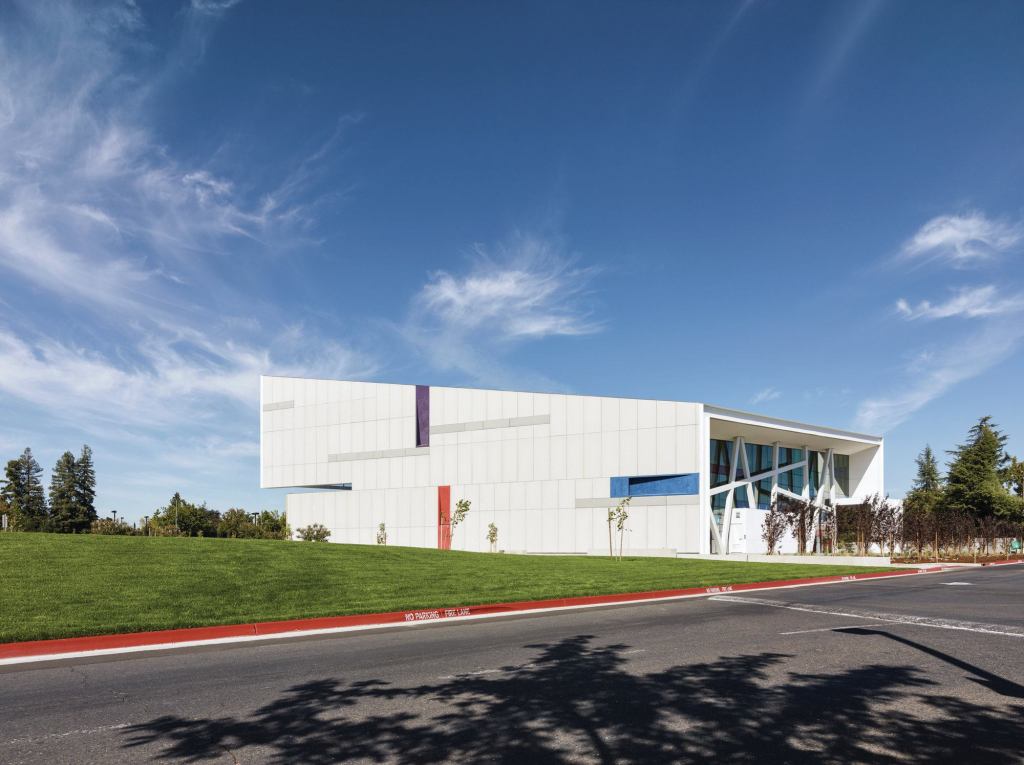 On the chapel’s west elevation, the architects carved pocket windows through the otherwise solid mass of the wall.