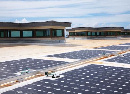 A  PowerGate Plus photovoltaic system inverter Satcon Technology Corp. 
www.satcon.com 11 models available, ranging from 30 KW to 1 MV  • All models feature a maximum power-point tracking system that can improve performance by up to 20 percent  • Can be specified in conjunction with PV View Plus, an integrated monitoring system to track power levels and variables systemwide  • Maximum array input voltage is 600 volts, DC power