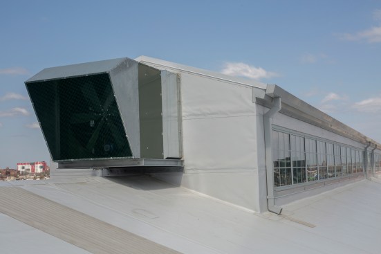 The rooftop monitor has operable windows and blinds that adjust automatically as sensors read light levels.