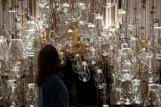 From Cooper Hewitt: Curiosity Cloud by Austrian design duo Mischer’Traxler, which celebrates biodiversity while inviting meditation on nature’s fragility. The installation is composed of glass bulbs, each containing a handmade insect species that is native to New York. When visitors walk through the installation, the insects flutter.
