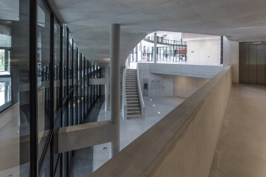 Exterior and interior glass curtainwalls activate circulation spaces