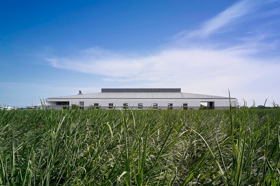 Inspired by vernacular and industrial typologies, the duo designed the corporate headquarters for the sugar mill company Magdalena Tierra Dulce as a single structure, with a large open room that accommodates all employees of the facility in Guatemala to promote collaboration and break down the barriers of corporate hierarchy.