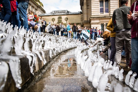 For her work "Minimum Monument," Nele Azevedo arranged 5,000 melting ice figurines on the steps of Chamberlain Square in Birmingham, UK. The miniature human shapes represented the often forgotten civilian deaths as a result of World War I.