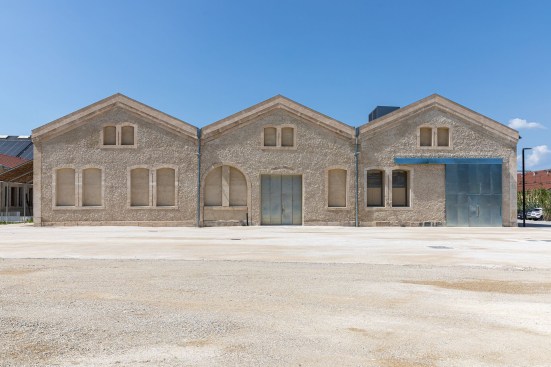 Le Magasin Électrique, which houses Atelier LUMA.