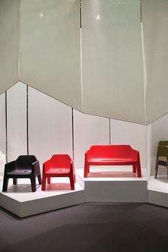 Pedrali's polyethylene rotational-molded indoor-outdoor Plus seating by Alessandro Busana includes the Plus Air lounger and the Plus Divanetto, whose large drain holes double as handles for easy carrying. 
www.pedrali.it