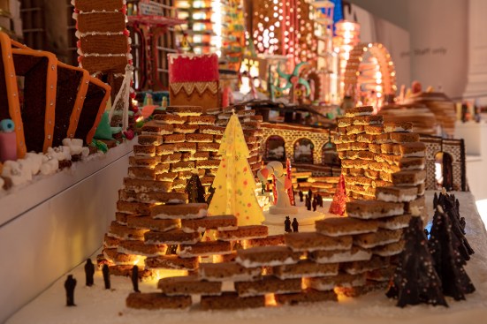 Exploration Pavilion by Foster + PartnersPart of Gingerbread City 2018