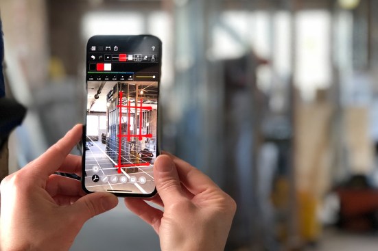 Draw over photographs in perspective with virtual gridlines.