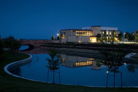 The home is located three miles from downtown Austin in the mixed-use neighborhood of Mueller. Situated on the 700-acre site of the city’s former airport, the community is part of the USGBC’s LEED-ND pilot program.