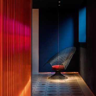 Waiting room, the Peacock Room restaurant