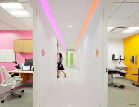 The project's color palette and use of light and wayfinding help it earn an AIA/AAH Healthcare Design Award
