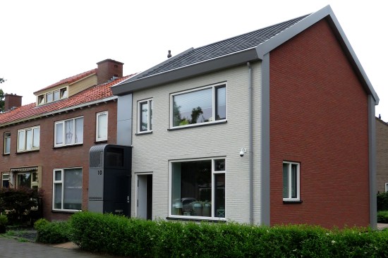 A side-by-side illustration of an existing building (left) and the retrofit (right), as part of the Energiesprong program in the Netherlands. The renovated house features a new insulated façade, insulated roof, and an exterior mechanical room.