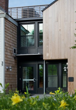 Energy-efficient Harvey windows provide a breezeway between the two structures with natural light while keeping heat and cooling in.
