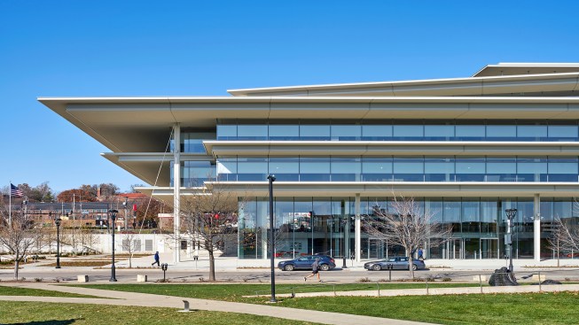 Krause Gateway Center in Des Moines, Iowa, designed by Renzo Piano Building Workshop with structural engineering by Robert Silman Structural Engineers.