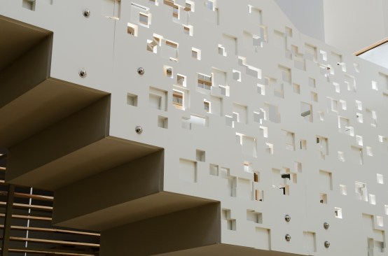 The custom designed pattern for the stair was inspired by an image of the silver maple tree's leaves—the very tree that had to be cut down. Architect and homeowner Todd Ray distorted the leaves image, making it so pixelated that a clear pattern of squares emerged, which could then be cut out.