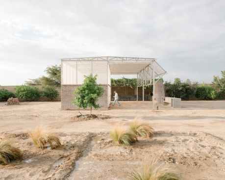 salazarsequeromedina, A Greenhouse for Plants and Humans, El Carmen, Peru, 2019–2023. Courtesy Ivan Solinaro.