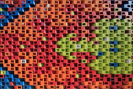 Serbia pavilion - Natalija Miodragovic and Darko KovacevThe pavilion's ingenious facade system employs snap-together modules reminiscent of Legos.