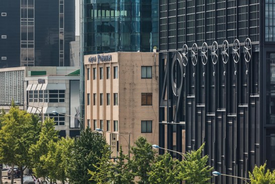 View of entrance facade and gizmos