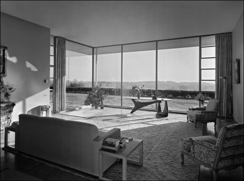 A. Conger Goodyear House, Old Westbury N.Y.
Edward Durell Stone  Photographer: Ezra Stoller &copy; Esto Floor-to-ceiling glass walls look onto a wide lawn of fountains and sculptures.