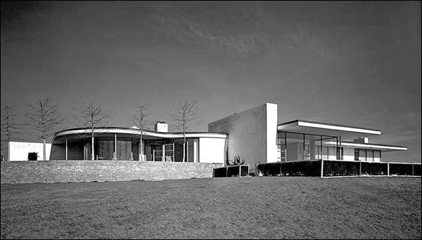 A. Conger Goodyear House, Old Westbury N.Y.
Edward Durell Stone  Photographer: Ezra Stoller &copy; Esto Robert A.M. Stern, dean of the Yale School of Architecture, told 
The New York Times, “It's one of the few great International Style houses by an American architect of the 1930s. It's a great country house as well and surprisingly luxurious in a Busby Berkeley-meets-Bauhaus kind of way.”