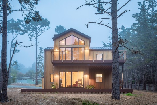 Located along California’s Pebble Beach, this secluded, two-story residence has a minimal footprint meant to protect the surrounding forest and nesting birds.