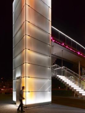 Double pulse lasers detect the position and movement of passers-by, prompting the control software to switch on and off individual amber-colored LED luminaires.