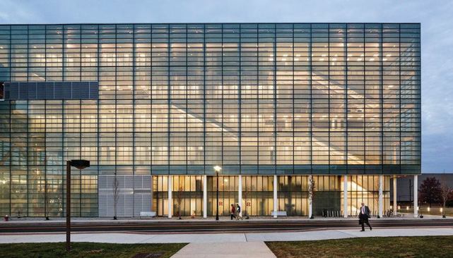 Rutgers Business School, east façade. 