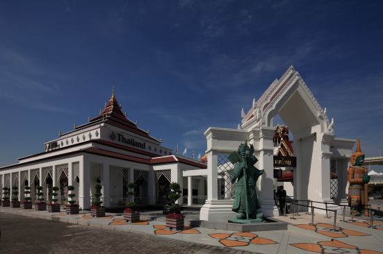 Thai pavilion

Thailand's red and gold pavilion draws heavily on the country's architectural traditions. Most countries opted for more contemporary pavilion designs.