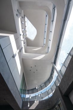 Concealed behind the building’s beribboned corner is the open-air main lobby atrium.