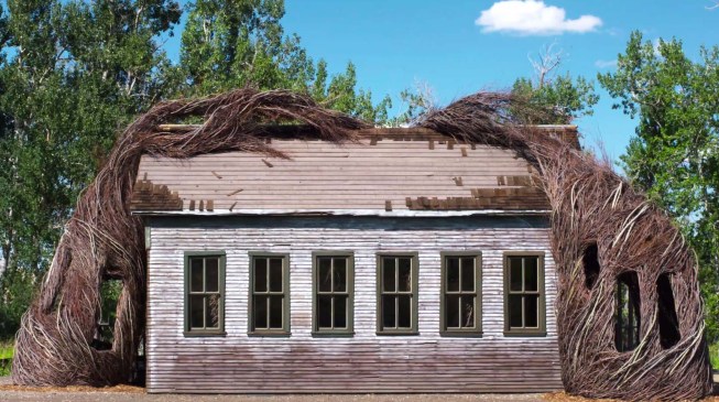 Patrick Dougherty wielded “Daydreams,” a gnarled, organic structure enveloping and invading a retired, weathered schoolhouse dating back to the 18th century. The idea behind the structure is to emulate the tireless imagination of children while stuck in school and yearning to go outside as opposed to being still indoors.
