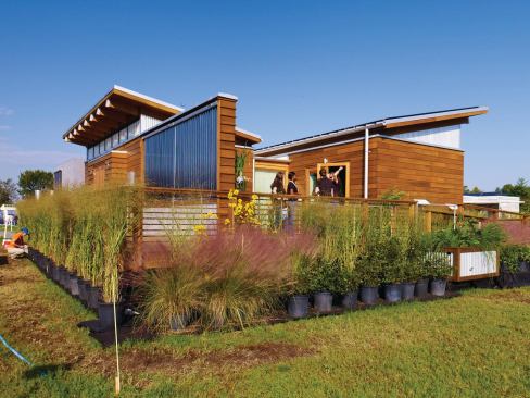 WaterShed features a green-roof system with 156 modular trays for growing sedum plants, and a 42-panel, 9.2-kilowatt 

PV array with individual microinverters.