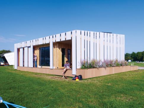 The dynamic plan extending from a consolidated building core provides ample living space.