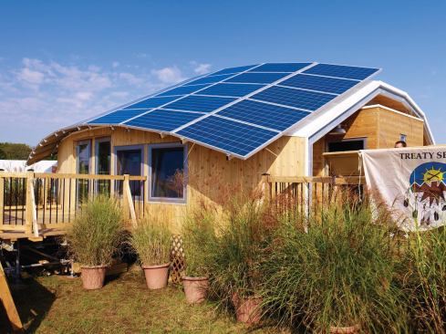 The building envelope consists of a locally produced, magnesium-oxide-based structural insulated panels that are highly fire- and mold-resistant.