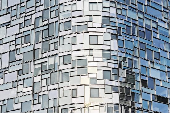 The exteriors of the steel ‘‘megapanels’’ that hold the windows are finished with angled aluminum extrusions, heightening the visual intricacy.