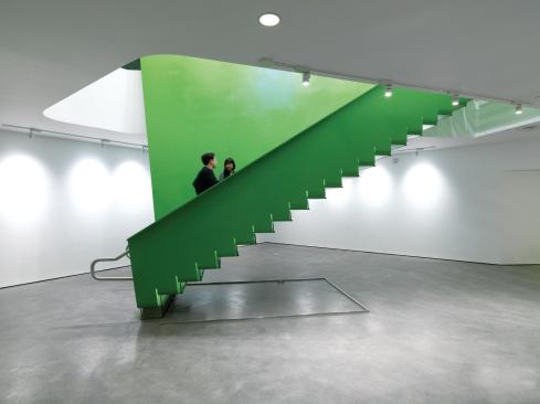 BSA SpaceBoston



Höweler + Yoon Architecture

The signature green staircase at BSA Space connects a gallery of 1,500 square feet at street level to a second-floor, 6,000-square-foot gallery.

